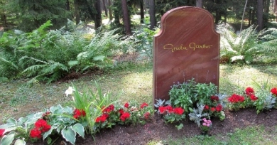 Skogskyrkogården, Greta Garbos grav